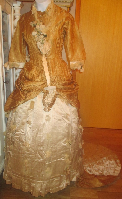 xxM1009M Beautiful 1880s American Ball Gown.